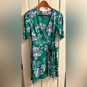 Green Floral Vince Camuto Dress, size 8.